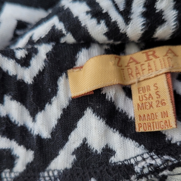 Zara Black and white designed, textured fabric, skater/ circle skirt - Picture 3 of 5